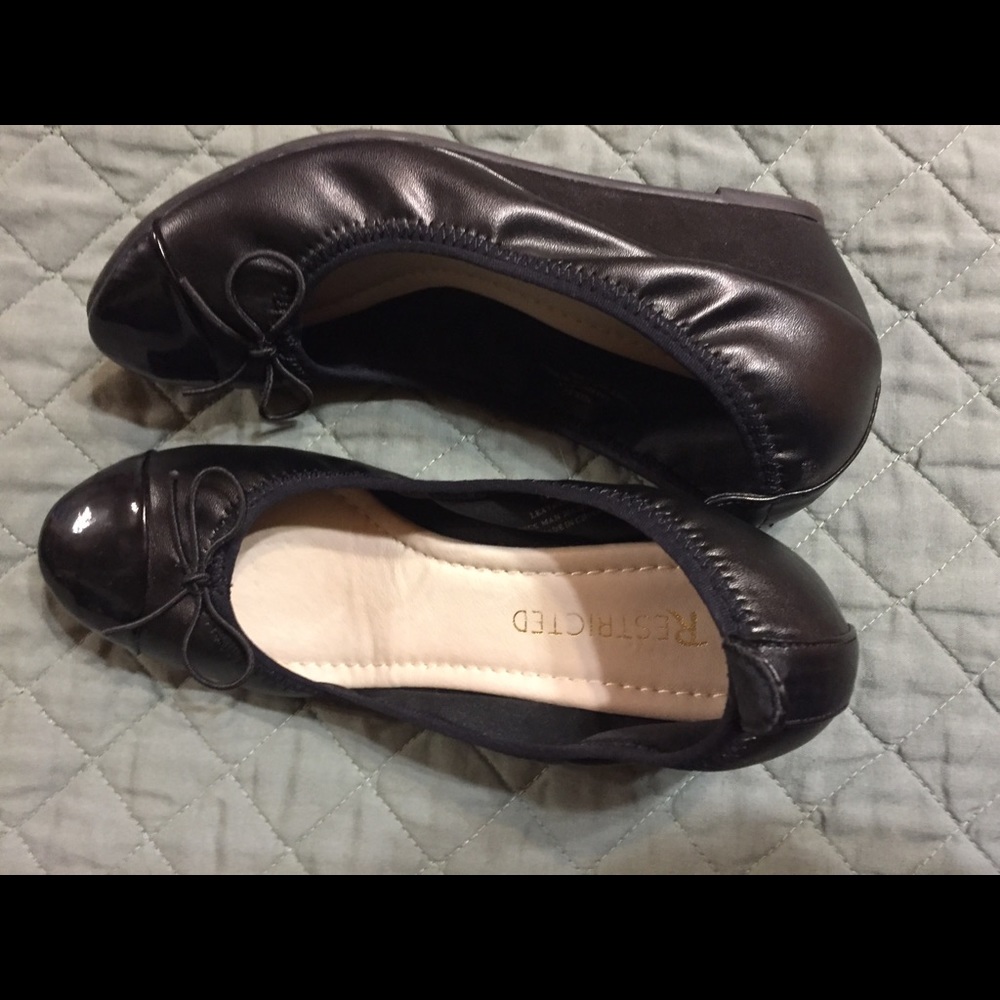Restricted Black Wedge. Size 6.5